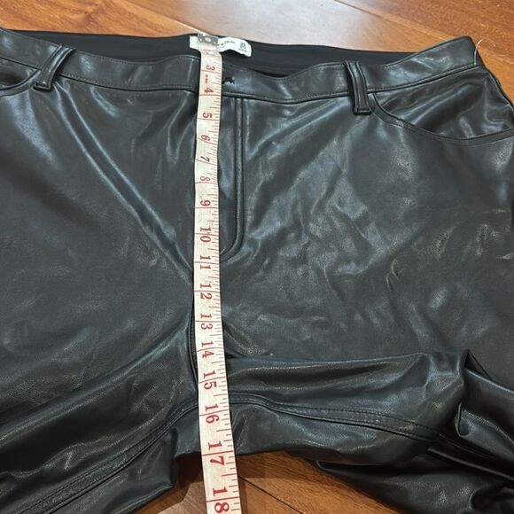 NWOT Abercrombie & Fitch The 90s Relaxed High Rise Vegan Leather Pants 35/20R - Picture 11 of 12